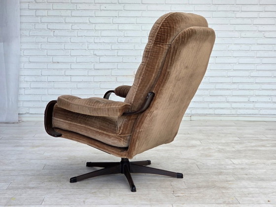 Image 1 of Jaren 70, Deense draaibare fauteuil, bruin corduroy.