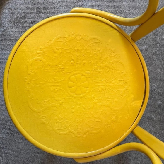 Image 1 of 1x gele Stoel 233 van Thonet