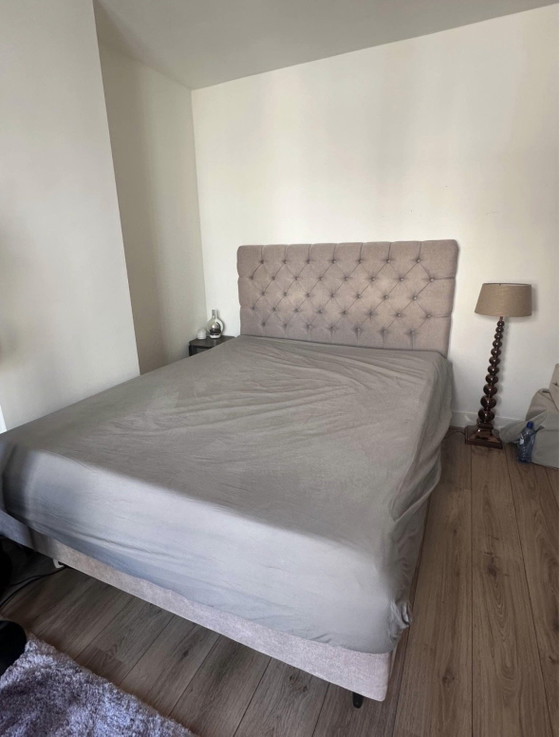 Premium bedframe + Tempur matras: 160 cm × 200 cm – Matrassen en bedbodems, Textile (photo 2 of 8)