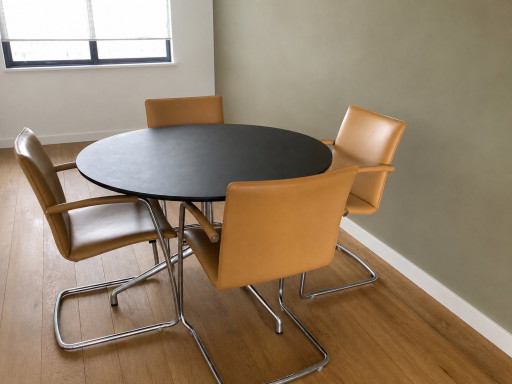 HAY ‘About a Table’ Round Dining Table – eettafels, Wood, Aluminium