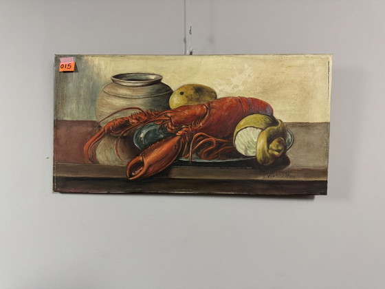 Image 1 of Naturaleza muerta con langosta y limón de R. Viliruvy, óleo sobre lienzo, Bélgica, 1951.