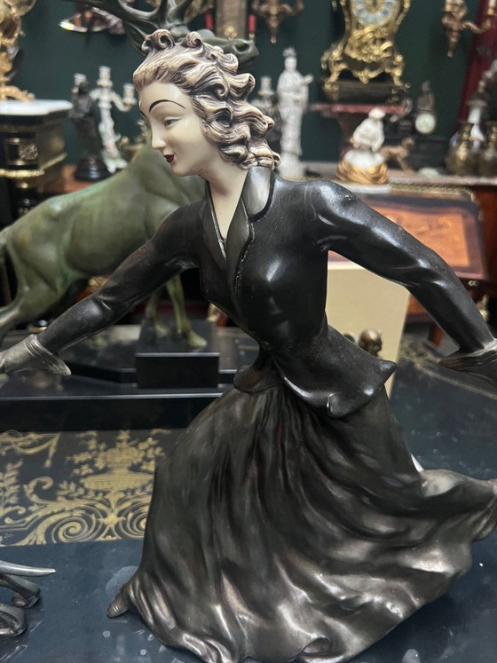 Art Deco sculptuur van vrouw met hond, Beeldhouwkunst, Brons, Marmer, Zilver (foto 3 van 6)