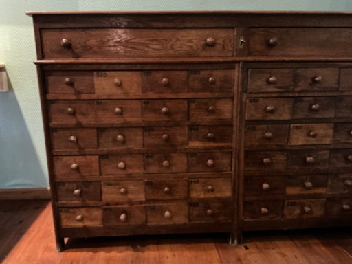 Cassettiera industriale antica.