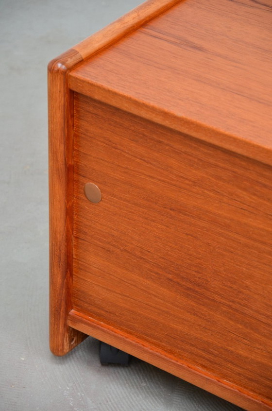 Image 1 of Tavolino audio vintage in teak, tavolino HiFi, tavolino laterale con ruote, anni '70