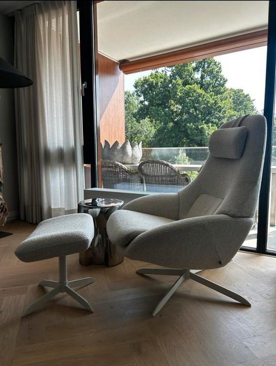 Image 1 of Bolia fauteuil Saga grande en hocker bijzondere editie Monza stof