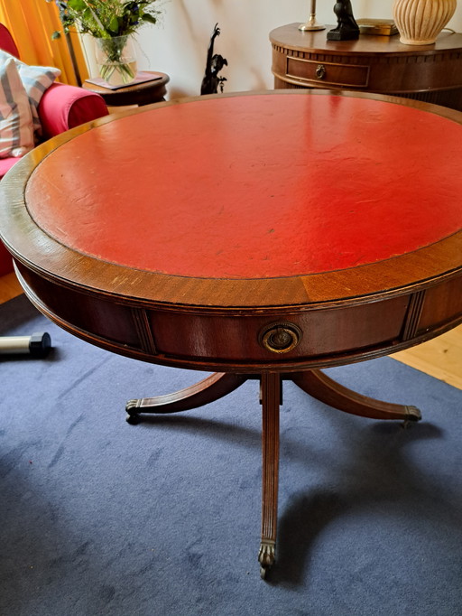Runder Tisch im Vintage-Stil