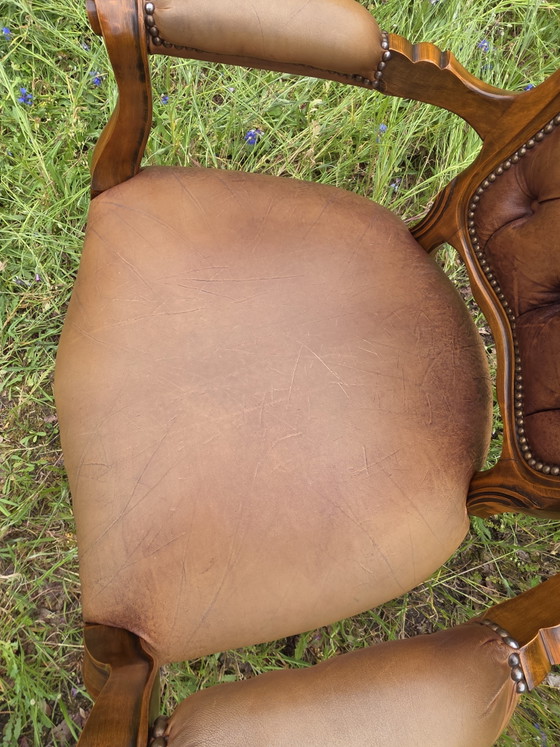 Image 1 of Klassieke vintage leren fauteuil met houten frame