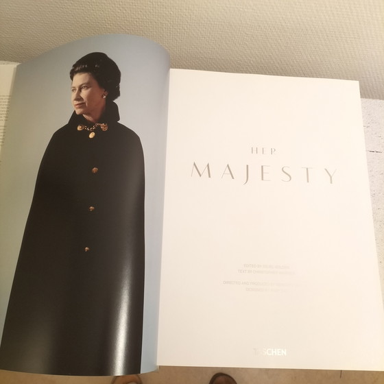 Image 1 of Su Majestad la Reina Isabel II