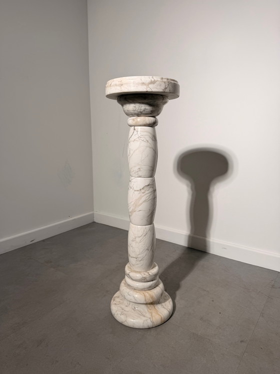 Columna de pedestal de mármol antiguo – Mesas auxiliares (photo 4 of 4)