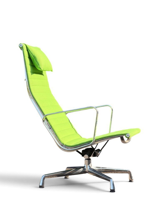Auténtica butaca EA 124 y otomana EA 125 de Charles & Ray Eames (Vitra) - Verde – Sillones reclinables (photo 3 of 20)