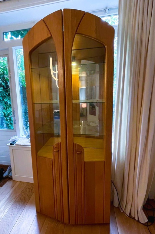 Vetrina - legno con belle forme rotonde