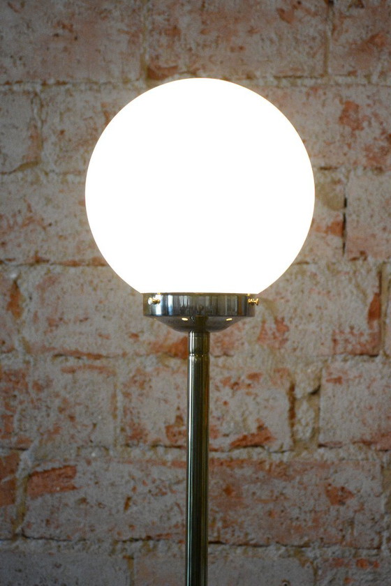 Gerestaureerde staande lamp uit het midden van de 20e eeuw, messing, opaalglas, Frankrijk, jaren 60. (photo 4 of 10)
