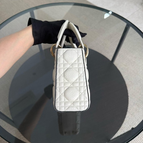 Image 1 of DIOR LADY MINI - PELLE DI VITELLO GRAMMATIZZATA CANNAGE, DETTAGLI IN ORO BIANCO