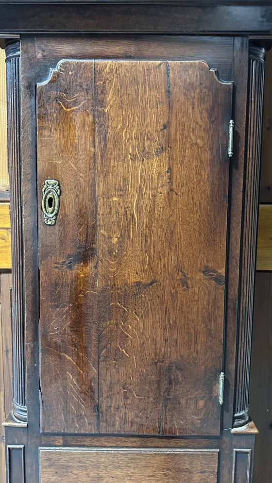 Image 1 of Horloge de parquet anglaise ancienne – R. Griffiths, Denbigh, fin XVIIIe / début XIXe siècle