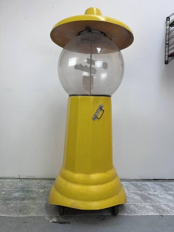 Image 1 of Vintage kauwgomdispenser “Super Chicle” – geel, jaren 60