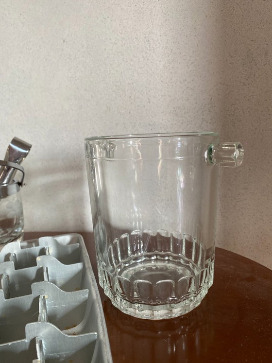 Vintage Mid-Century Barware Ice Set (1950's/1960's) – 2 Aluminum Ice Trays & 2 Glass Ice Buckets (photo 8 of 11)