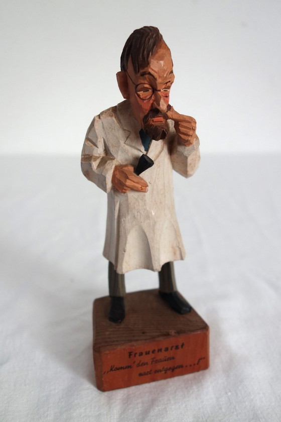 Image 1 of Statue allemande en bois Jaschke Pretzl gynécoloque vintage