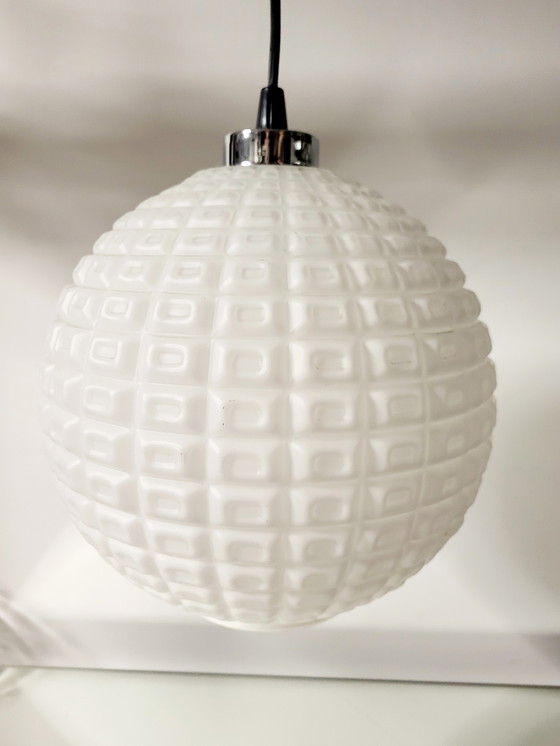 Image 1 of Lampada a sospensione opalina in stile scandinavo