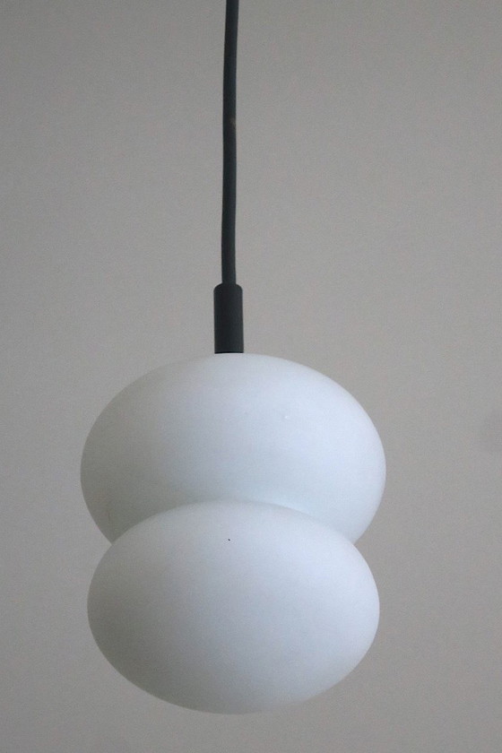 Image 1 of Ensemble de 3 suspensions en verre opale aux formes organiques, style Mid-Century, années 1960
