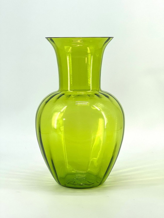 Image 1 of Venezianische Muranoglasvasen – durchscheinender grüner Rigadin-Kristall, mundgeblasen in Murano