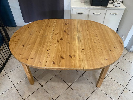 Image 1 of Tavolo rotondo, diametro 117 cm, allungabile con un'estensione, in legno massello di pino, vintage, circa 1970