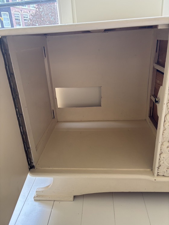 Image 1 of Buffet Art Déco avec de magnifiques boiseries et des poignées dorées