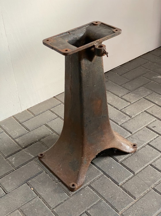 Image 1 of Base per colonna antica in ghisa "z10" - Restaurata in stile industriale
