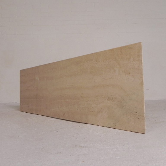 Image 1 of Mid Century travertin salontafel met driehoekig blad, jaren 70
