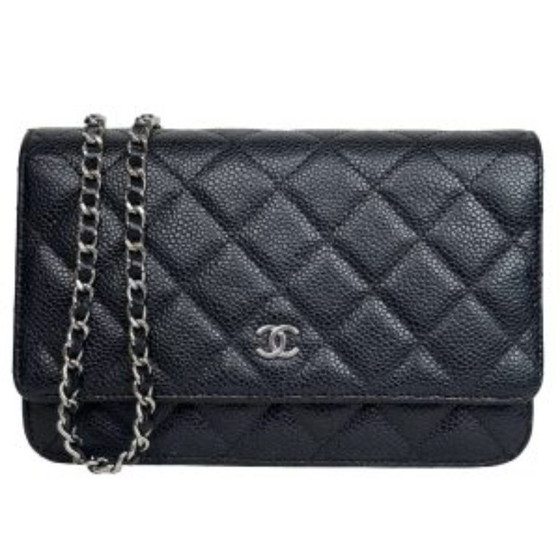 Image 1 of Portafoglio Chanel con catena in caviale
