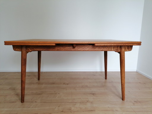 Hans J. Wegner, Esstisch AT-312 Eiche für Andreas Tuck, ausziehbar bis 2,4 m