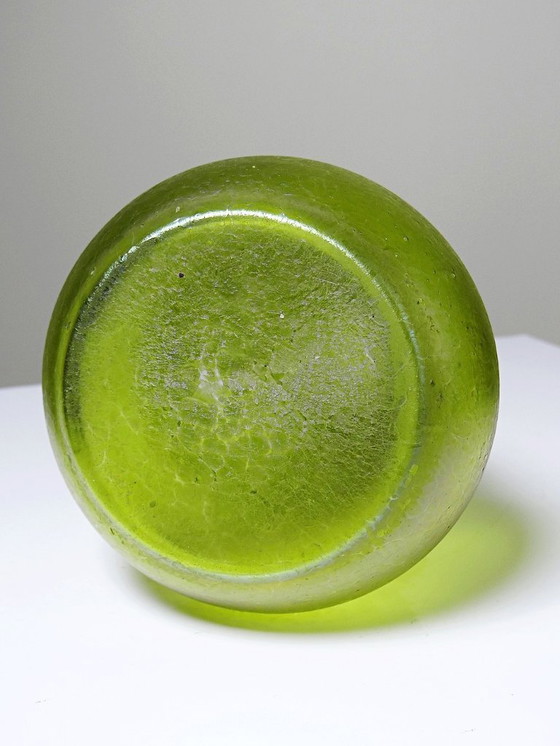 Image 1 of Piccolo vaso Art Nouveau in vetro soffiato verde iridescente, antico 1900-1915