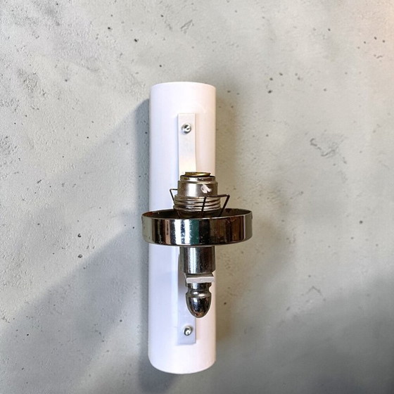 Image 1 of Portugiesische Wandleuchte aus weißem Metall und opalisierendem Glas