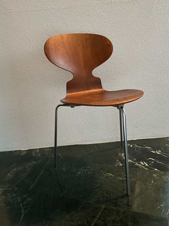 Image 1 of Chaise fourmi originale à 3 pieds