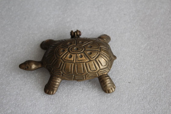 Image 1 of Boîte en laiton antique avec couvercle, boîte à effet écaille de tortue, tabatière, boîte à pilules, boîte à bijoux