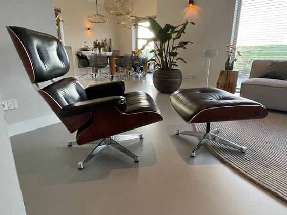 Image 1 of Chaise longue Eames + Ottoman