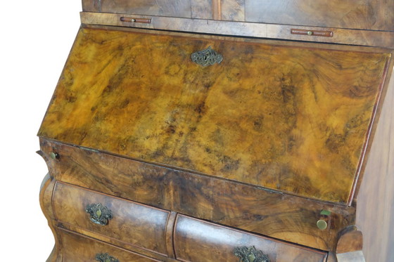Image 1 of elegant 18th century desk with curb in burr walnut.