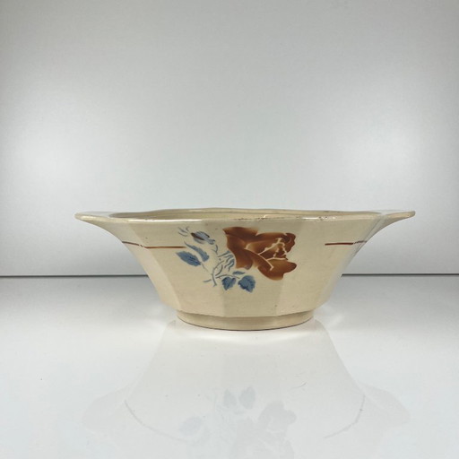 Zuppiera/ciotola da insalata Sarreguemines senza coperchio, con decorazione floreale, prima metà del XX secolo. – servies