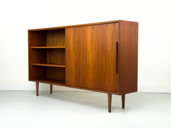 Image 1 of Tablero alto de teca con puerta corredera, años 60