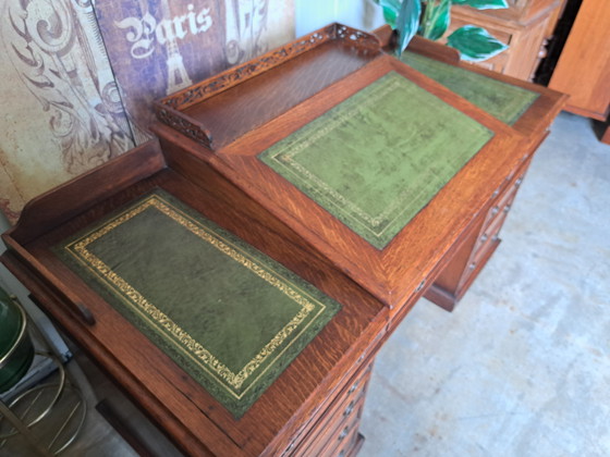 Image 1 of Klassischer antiker Schreibtisch, Schreibtisch mit Ledereinlage