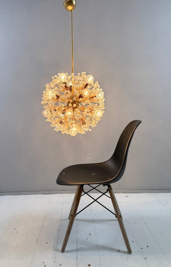 Image 1 of Lámpara de araña Snowball/Sputnik de latón, diseñada por Emil Stejnar, Austria, década de 1960.