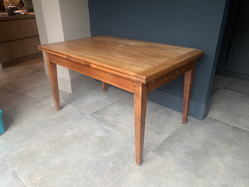 table à manger en bois de cerisier français