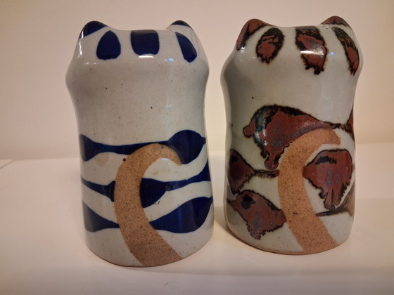 Vintage keramische zout- en peperstrooiers in de vorm van een kat van het Japanse merk Takahashi. (photo 5 of 8)