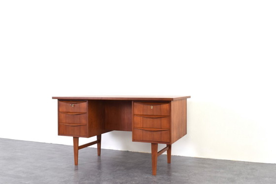 Image 1 of Mid Century Dänischer Teak Chefschreibtisch, 1960er Jahre