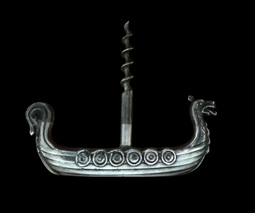 Sacacorchos de peltre antiguo – Barco vikingo – Alemania, circa 1960