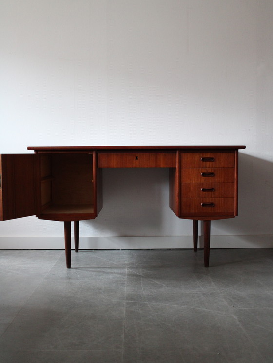 Image 1 of Scrivania danese vintage in teak