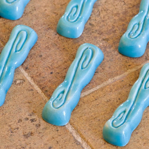 Antico poggiacoltelli Art Déco in terracotta turchese