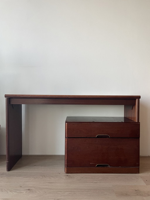 Bureau uit het midden van de vorige eeuw