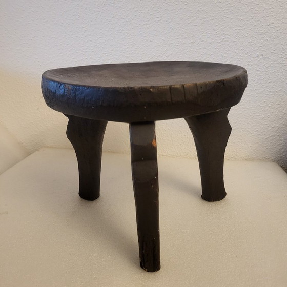 Afrikaanse Tripod Krukjes, brutalistische/wasi sabi stijl – Hout (photo 2 of 10)