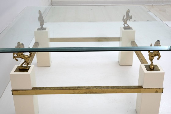 Image 1 of Maison Charles Mid Century Moderner französischer Couchtisch aus Messing mit Pferd, 1970er Jahre