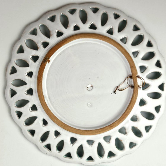 Image 1 of Ensemble unique de 2 assiettes murales suspendues vintage peintes à la main de style habanero avec des motifs floraux de Hongrie